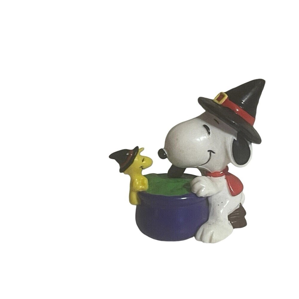 PEANUTS Snoopy Halloween Witch With Cauldron PVC Figure